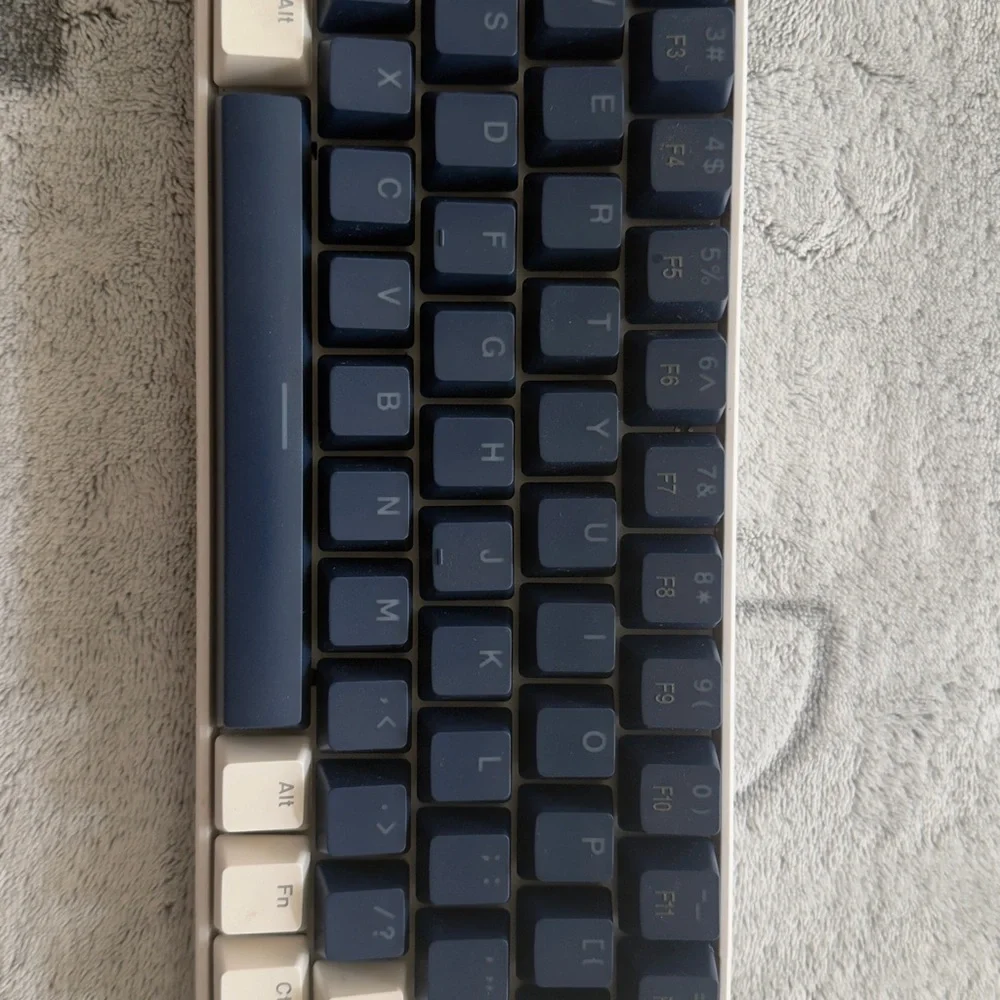 MageGee White & Navy Compact Mechanical Keyboard